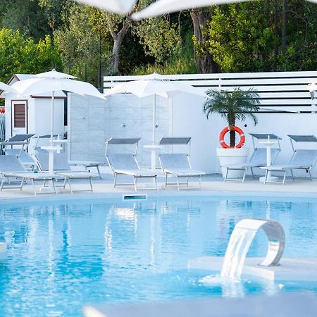Hotel & Spa Relais Freedom Club มัสซาลูเบรนเซ ภายนอก รูปภาพ