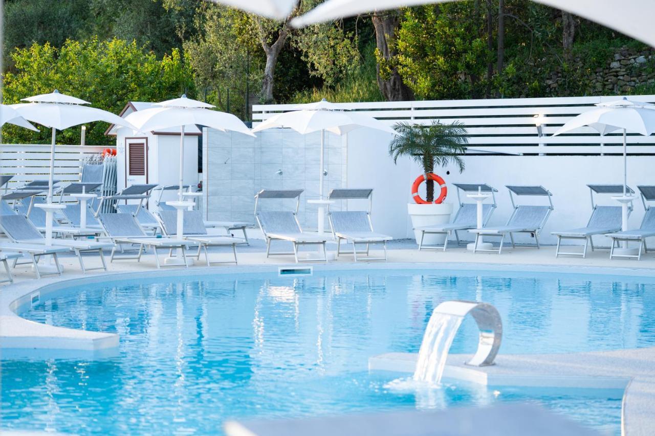 Hotel & Spa Relais Freedom Club มัสซาลูเบรนเซ ภายนอก รูปภาพ