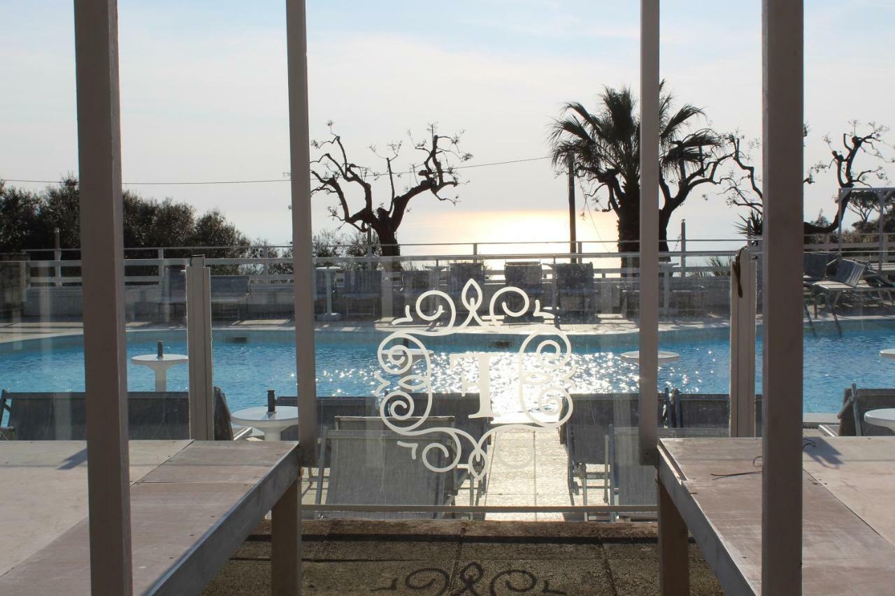 Hotel & Spa Relais Freedom Club มัสซาลูเบรนเซ ภายนอก รูปภาพ